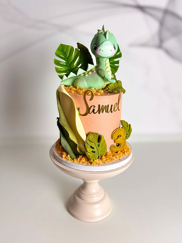 sweetnes_torten_4 Fantasievolle Kindertorte mit Dinosaurier-Motiv – SweetNes Tortendesign Würzburg, Kitzingen, Ochsenfurt