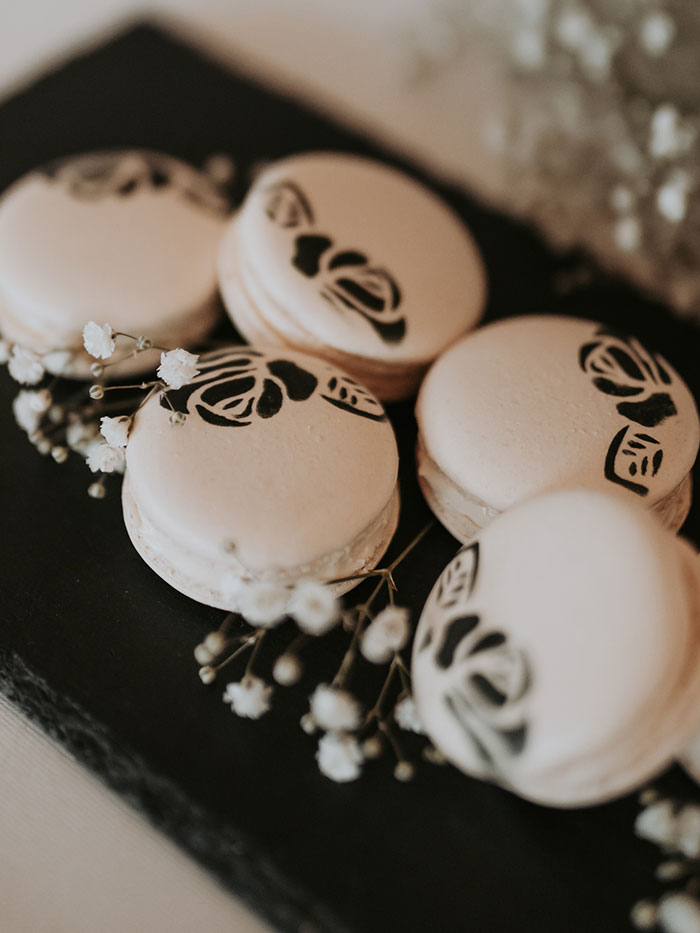 sweetnes_macarons Konditormeisterin Lina Blank gestaltet Hochzeitstorte – SweetNes Tortendesign Würzburg